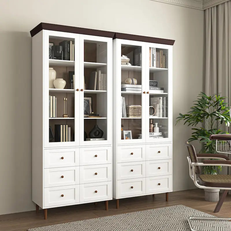 Weißer Hochschrank für Küchenspeisekammer aus MDF mit Glastüren und verstellbaren Einlegeböden