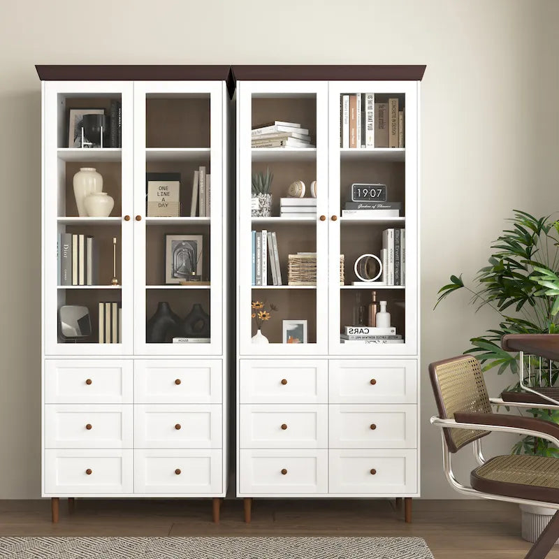 Weißer Hochschrank für Küchenspeisekammer aus MDF mit Glastüren und verstellbaren Einlegeböden