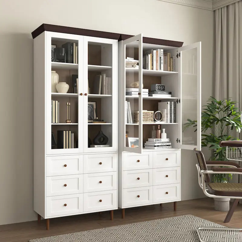 Weißer Hochschrank für Küchenspeisekammer aus MDF mit Glastüren und verstellbaren Einlegeböden