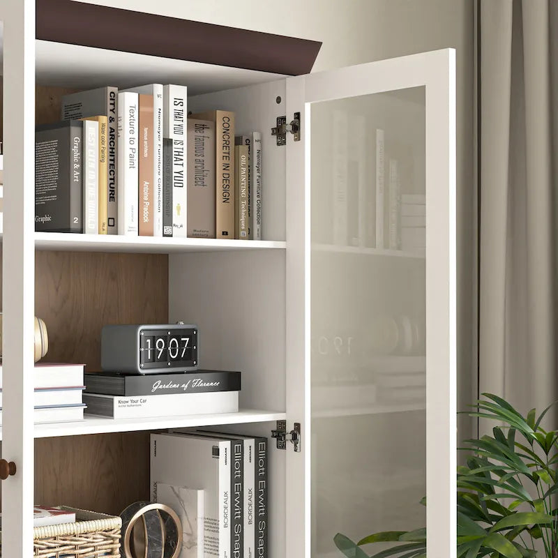 Weißer Hochschrank für Küchenspeisekammer aus MDF mit Glastüren und verstellbaren Einlegeböden