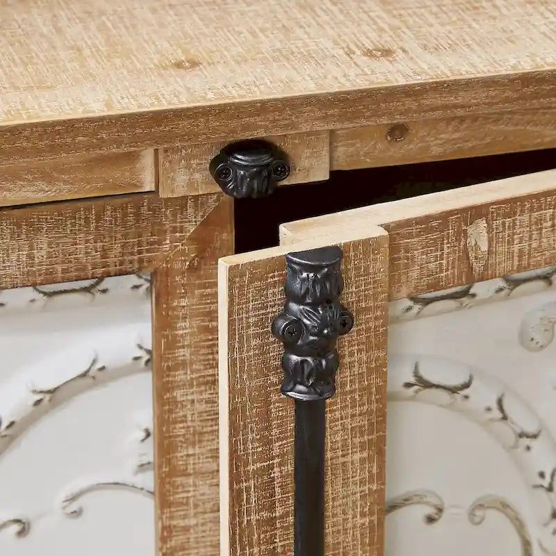 Retro und romantischer Blumenschrank