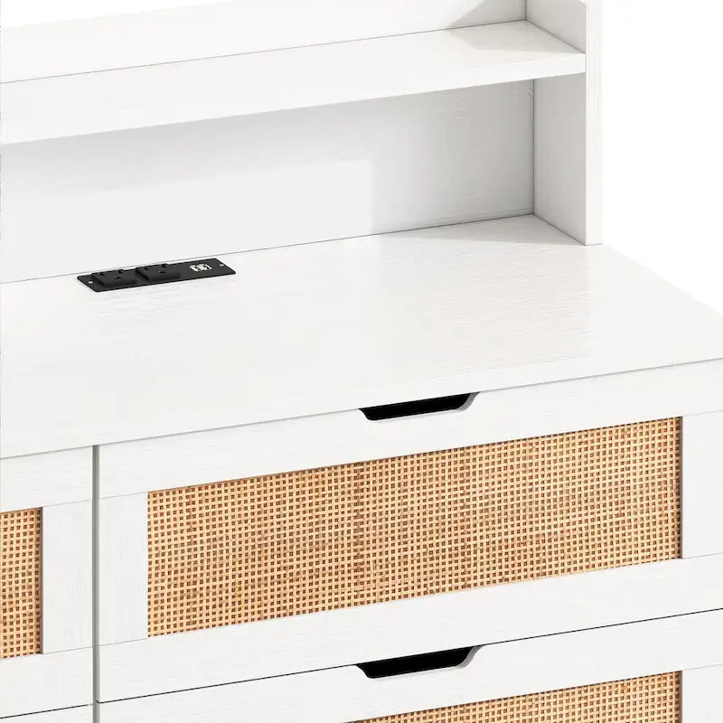 Akzent-Aufbewahrungsschrank 6 Schubladen Rattan-Schublade mit LED-Beleuchtung und Steckdose