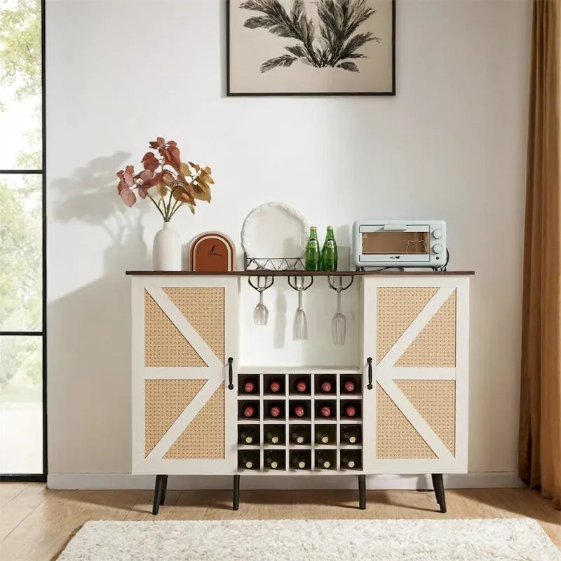 Weinregal und Weinschrank im Scheunentor-Design aus Rattanimitat