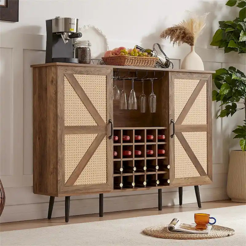 Weinregal und Weinschrank im Scheunentor-Design aus Rattanimitat